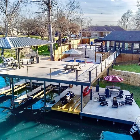 Happy Waves Villa